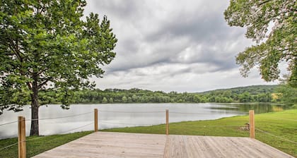 Lakefront Studio Guest Home on Hermann Wine Trail!