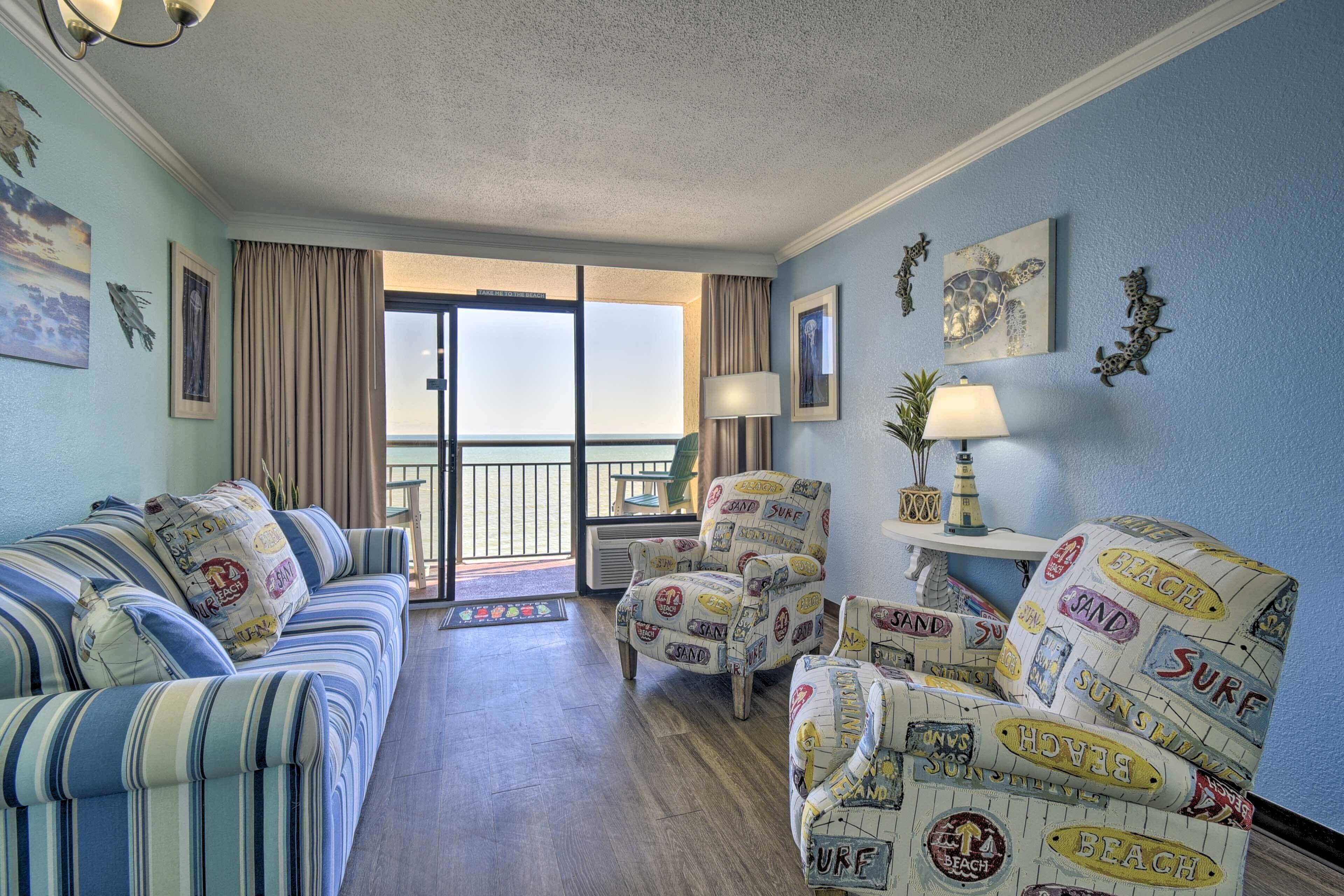 Beachfront Vacation Rental: Resort Amenities!