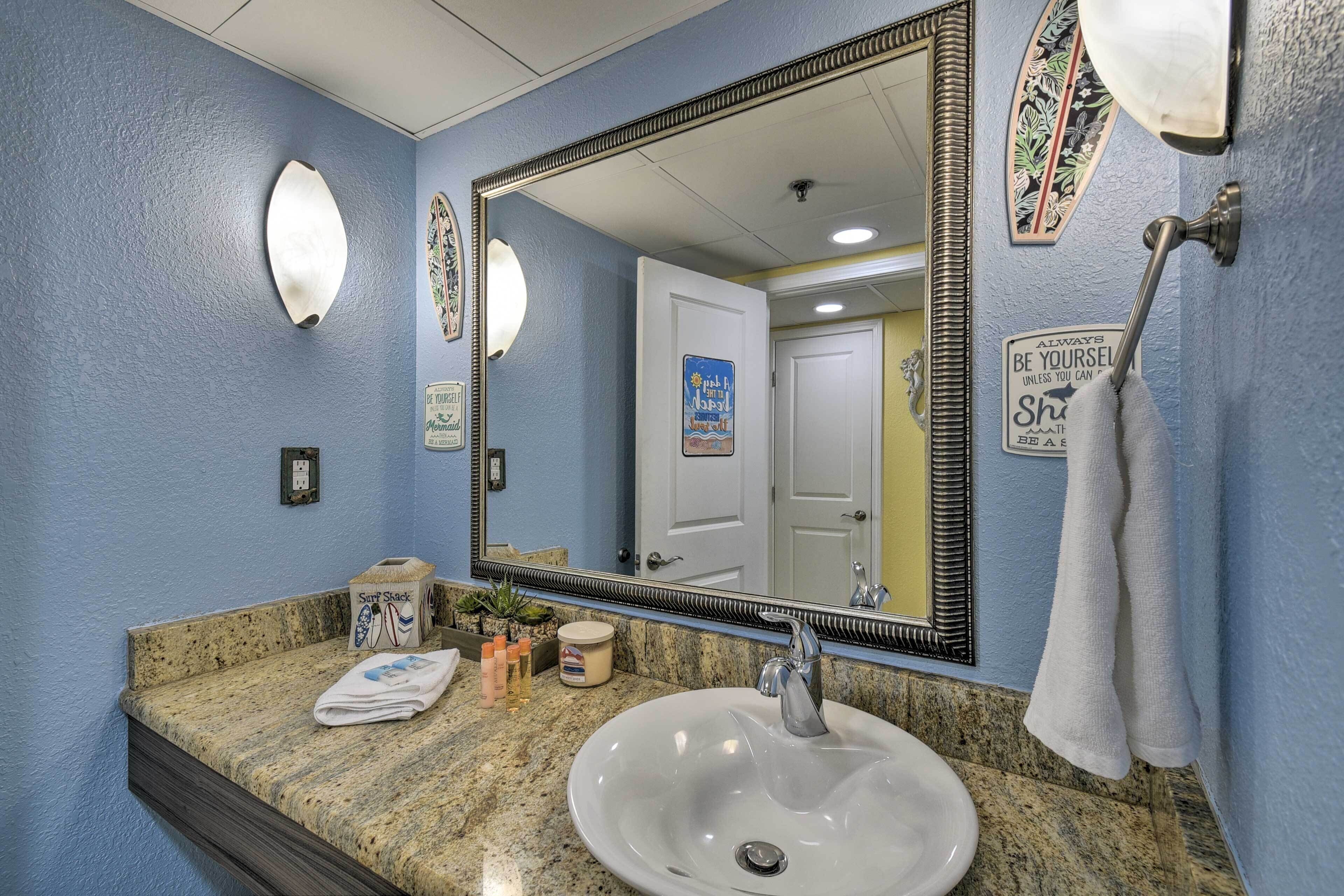 Beachfront Vacation Rental: Resort Amenities!