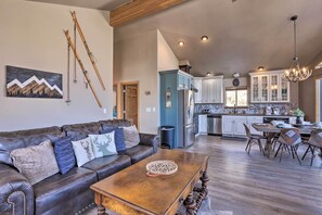 TV, fireplace - Cozy Bailey Cabin w/ Sweeping Mountain Views! (Bailey)