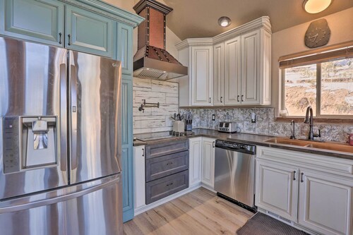 Cozy Bailey Cabin w/ Sweeping Mountain Views!