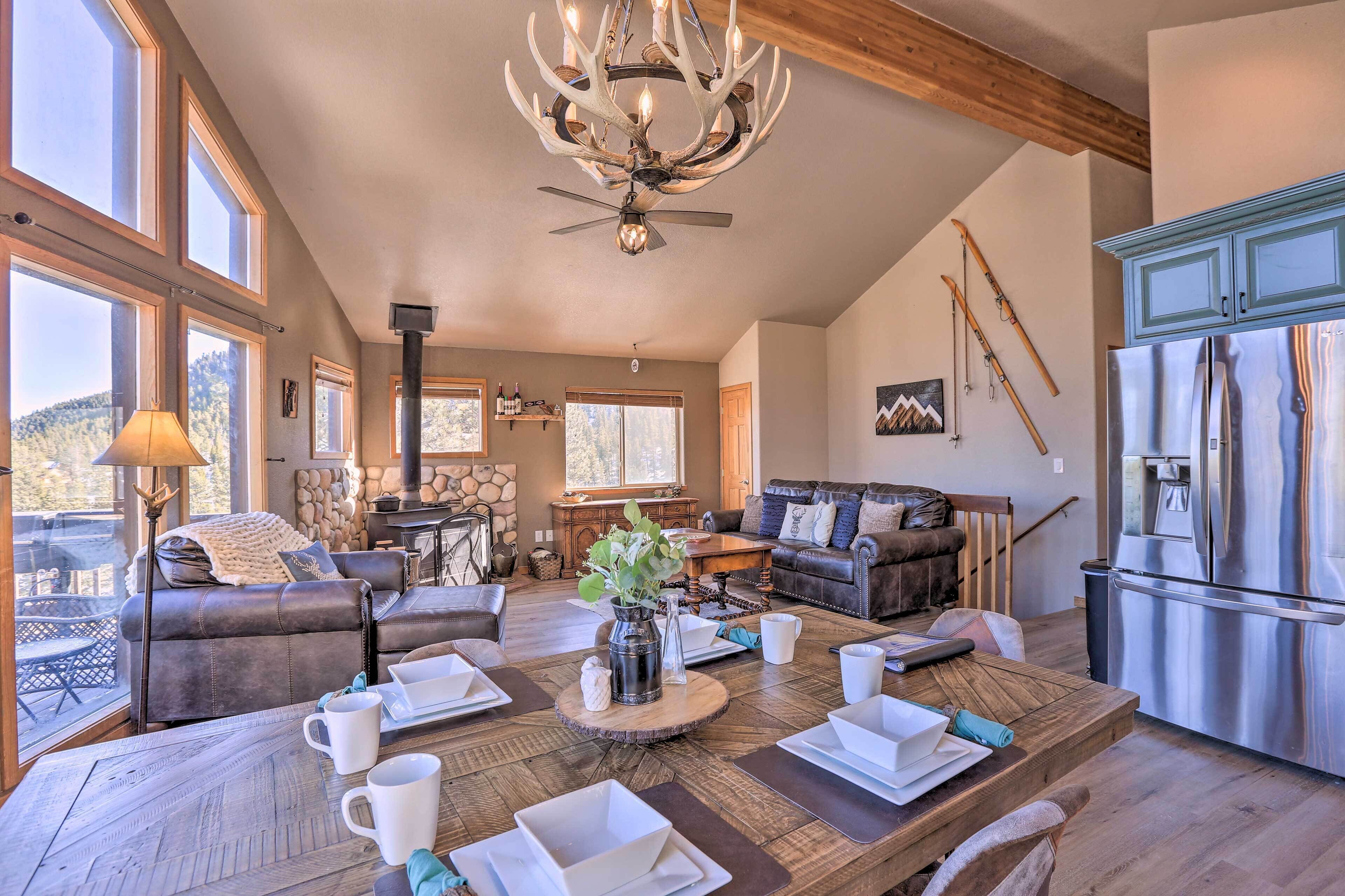 Cozy Bailey Cabin w/ Sweeping Mountain Views!