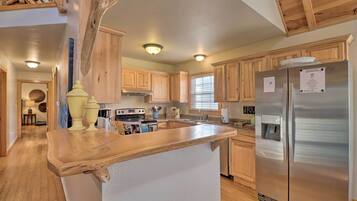 House (4 Bedrooms) | Interior