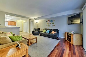 Interior - Family-friendly Wildwood Townhome ~ 3 Mi to Beach (Wildwood)