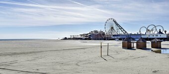 Family-friendly Wildwood Townhome ~ 3 Mi to Beach