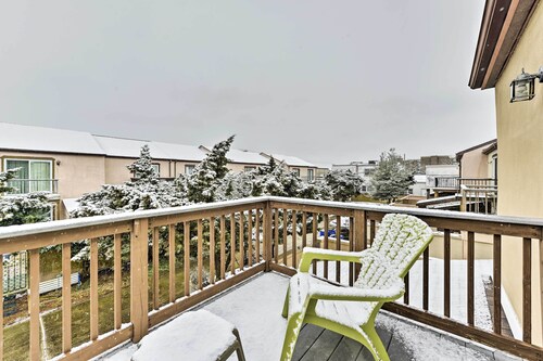 Family-friendly Wildwood Townhome ~ 3 Mi to Beach