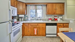 Unclassified image, 2 of 25, button - Family-friendly Wildwood Townhome ~ 3 Mi to Beach (Wildwood)