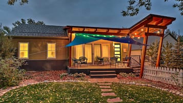 Cottage (2 Bedrooms) | Front of property