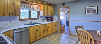 Classic Mountain Home, Half Mi to Main Street