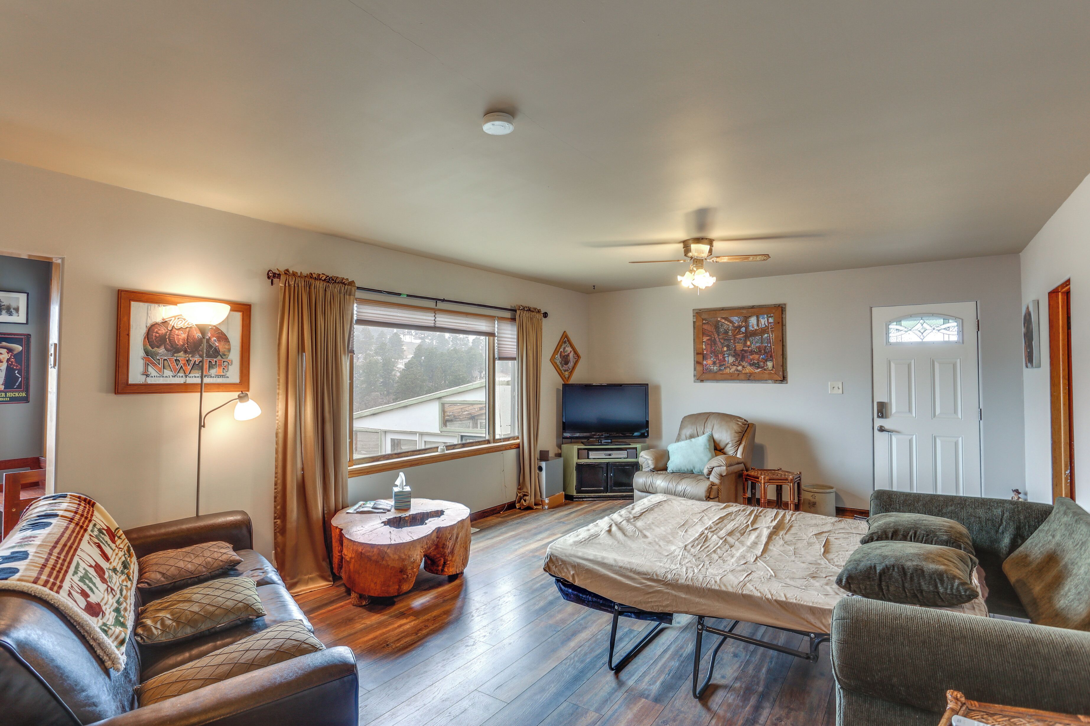 Classic Mountain Home, Half Mi to Main Street