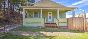 Classic Mountain Home, Half Mi to Main Street