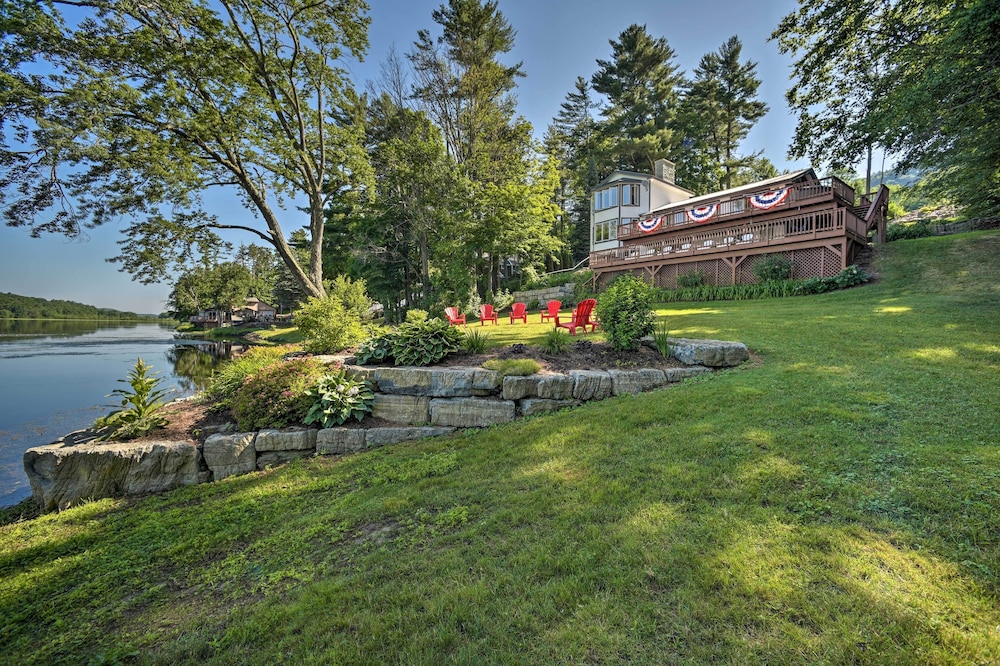 Spacious Wells Oasis w/ Decks on Little Lake!