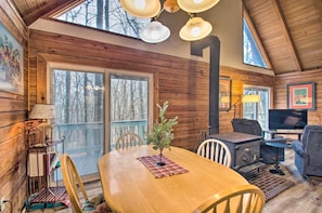Interior - Wintergreen Home w/ Deck - Near Skiing & Hiking! (Nellysford)