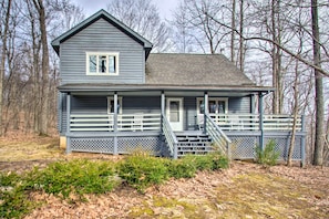 Exterior detail - Wintergreen Home w/ Deck - Near Skiing & Hiking! (Nellysford)