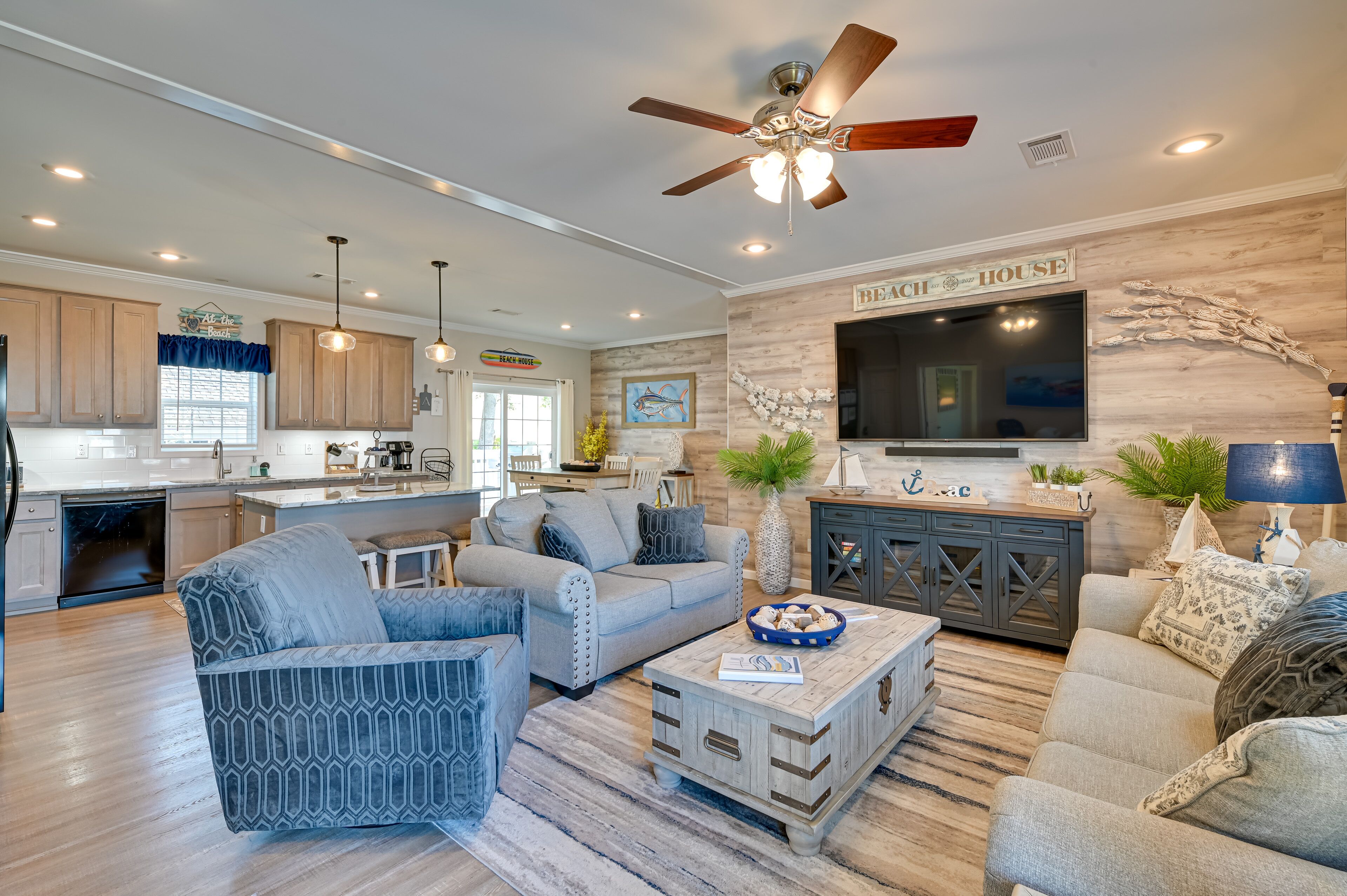 Sunny Myrtle Beach Resort Home - 1 Mi to Ocean!