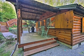 Interior - Cabin by Bold Creek: Book Now for Polar Express! (Bryson City)