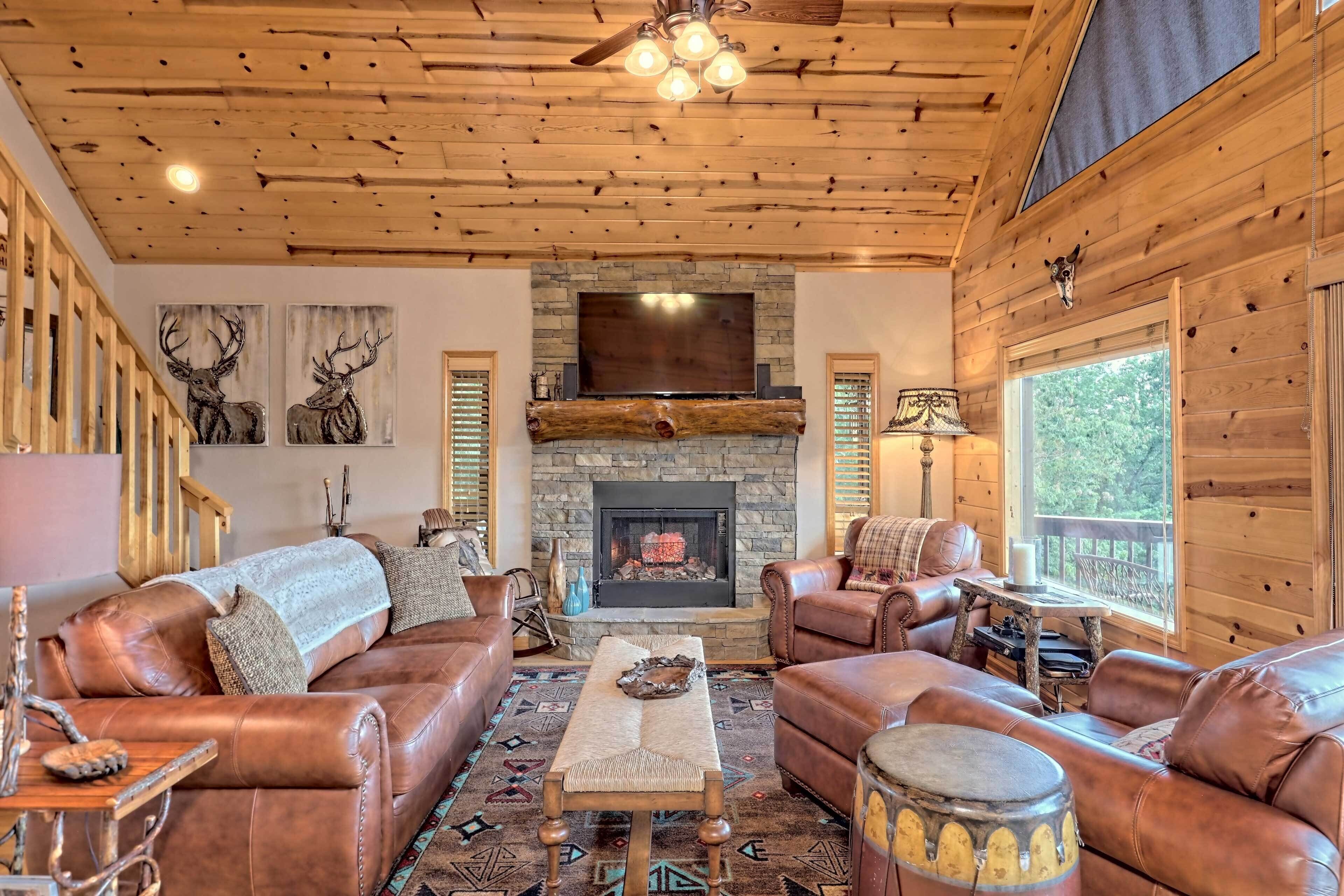 Spacious 'eagle's View' Luxury Cabin w/ Views