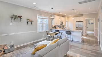 House (2 Bedrooms) | Interior