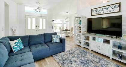 Family-friendly Englewood Getaway w/ Pool!
