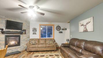 House (3 Bedrooms) | Interior