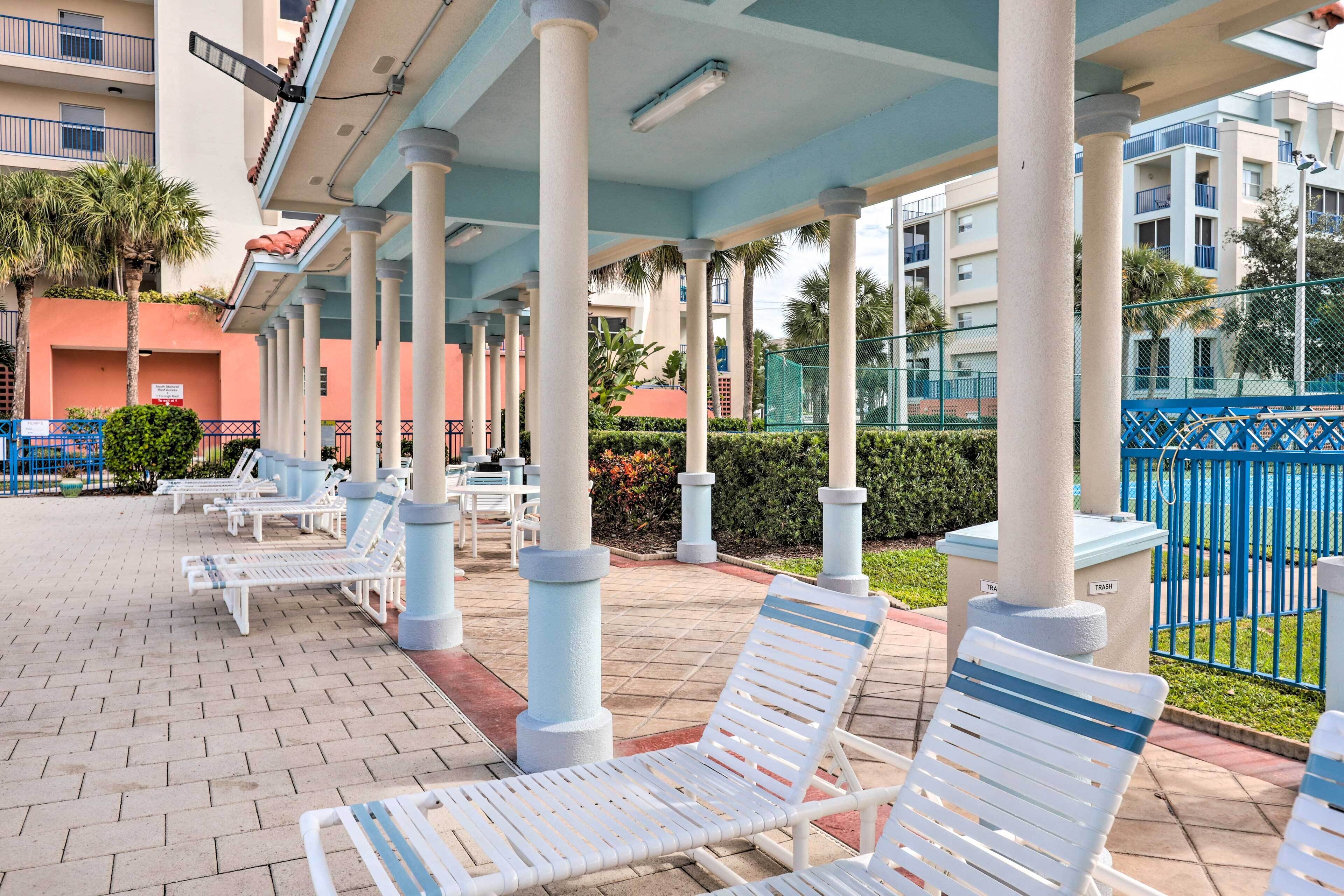 Coastal Condo w/ Balcony, Outdoor Pool Access