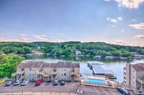 Interior - Osage Beach Condo w/ Shared Pool & Lake Views! (Osage Beach)