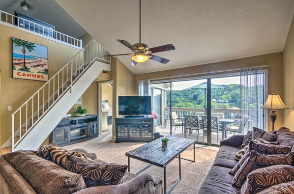 Interior - Osage Beach Condo w/ Shared Pool & Lake Views! (Osage Beach)