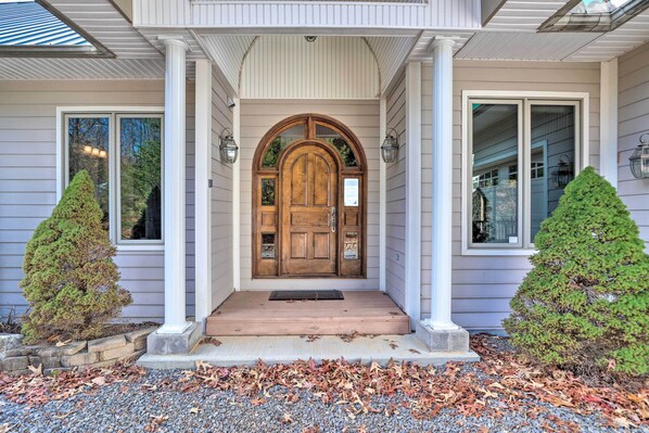 Interior - Expansive Murphy Retreat w/ Mountain Views! (Murphy)