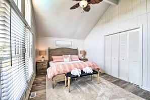 3 bedrooms, iron/ironing board, bed sheets - Kitty Hawk Coastal Escape w/ Updated Interior! (Kitty Hawk)