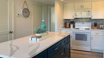 Rumah (3 Bedrooms) | Dapur pribadi | Microwave, oven, kompor, dan blender