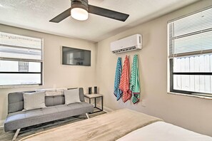 Interior - Pet-friendly Madeira Beach Studio Near Coast! (Madeira Beach)