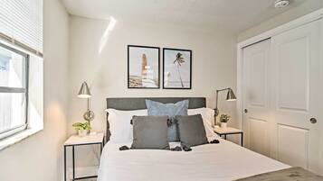 Iron/ironing board, bed sheets