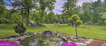 Charming Lewiston Apt: 10 Miles to Niagara Falls!
