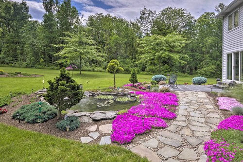 Charming Lewiston Apt: 10 Miles to Niagara Falls!