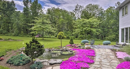 Charming Lewiston Apt: 10 Miles to Niagara Falls!