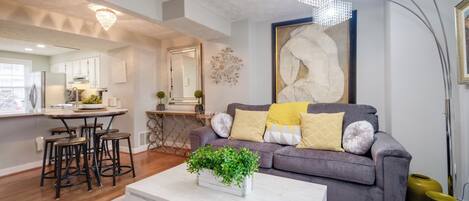 อพาร์ทเมนท์ (3 Bedrooms) | ด้านหน้าที่พัก