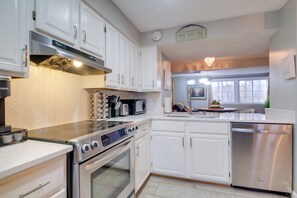 Interior - Quaint Arlington Vacation Rental w/ Patio! (Arlington)