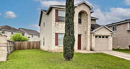 Spacious Family Home Near San Antonio Hotspots!