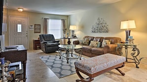 A living room with a sofa, armchair, ottoman, coffee table, and lamps. - Spacious Family Home Near San Antonio Hotspots! (San Antonio)