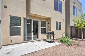 Interior - Luxury Downtown Moab Townhome w/ Pool Access! (Moab)