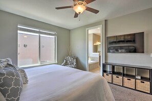 Apartment (4 Bedrooms) | Interior - Luxury Downtown Moab Townhome w/ Pool Access! (Moab)