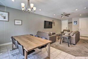 Apartment (4 Bedrooms) | Interior - Luxury Downtown Moab Townhome w/ Pool Access! (Moab)