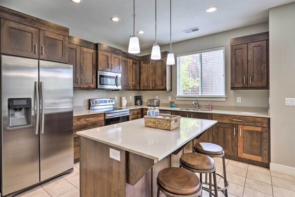 Apartment (4 Bedrooms) | Interior - Luxury Downtown Moab Townhome w/ Pool Access! (Moab)