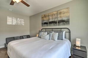 Apartment (4 Bedrooms) | Interior - Luxury Downtown Moab Townhome w/ Pool Access! (Moab)