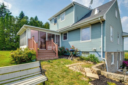 Cozy & Quiet Central City Farmhouse