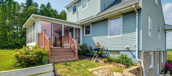 Cozy & Quiet Central City Farmhouse