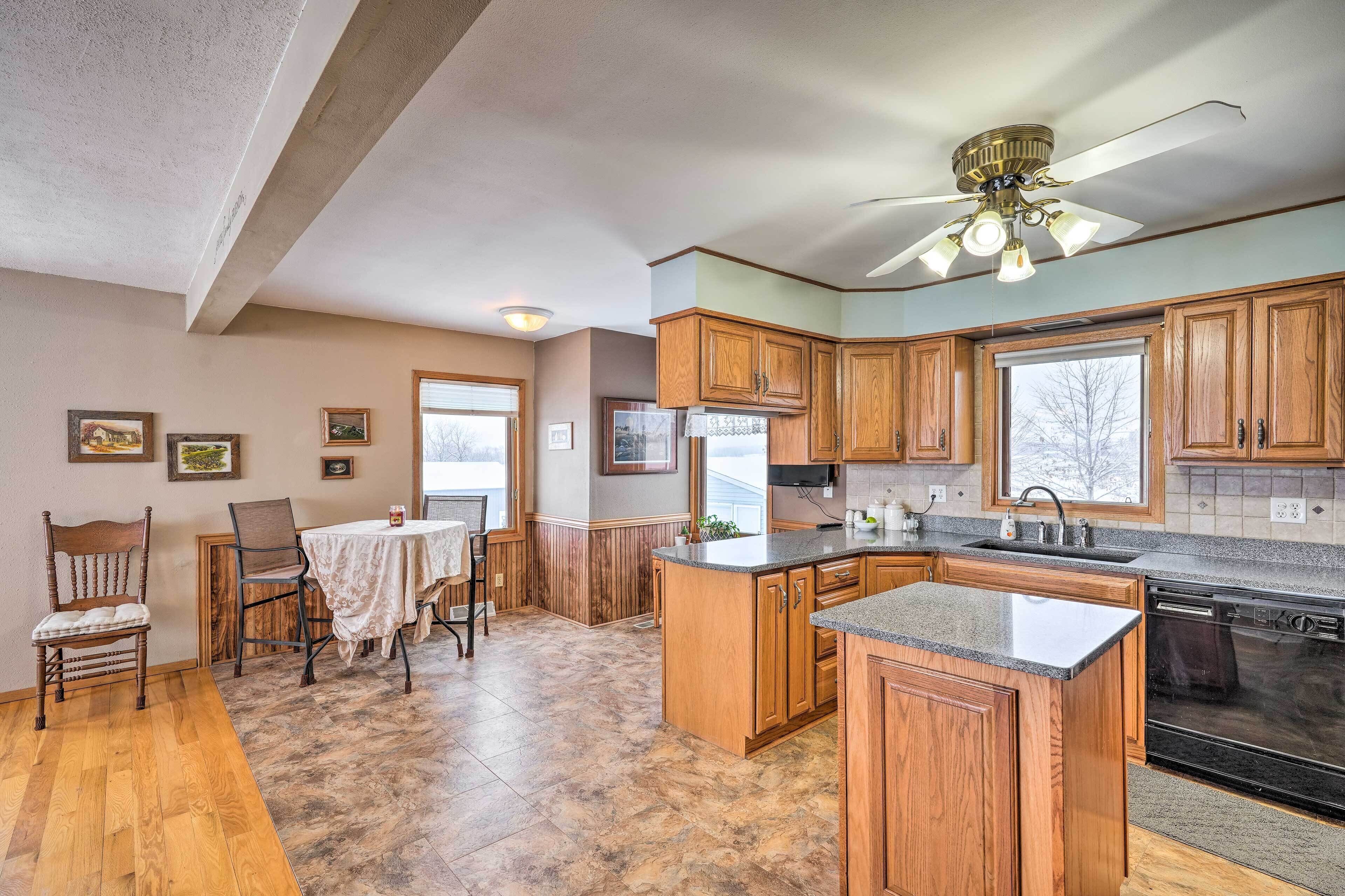 Cozy & Quiet Central City Farmhouse