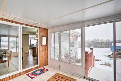 Cozy & Quiet Central City Farmhouse