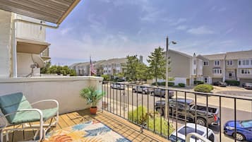 Apartemen (3 Bedrooms) | Bagian depan properti