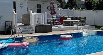Inviting Home w/ Inground Pool: 3 Mi to Beach